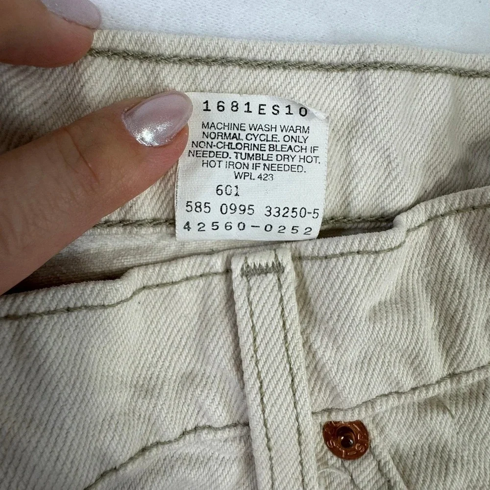 Vintage Levis 560 Loose Fit Tapered Leg Jeans Cream Orange Tab Made in USA 38x30